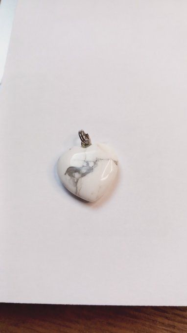 PENDENTIF EN  HOWLITE